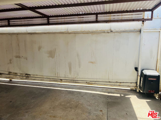 6230 Peach Avenue, Van Nuys CA: https://media.crmls.org/mediaz/631d382c-9456-4365-ba83-07e3da1ffc33.jpg