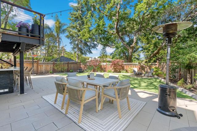 739 Oak View Way, Redwood City CA: https://media.crmls.org/mediaz/631d43fd-2a83-421a-bfc4-f6b8e3127aaa.jpg