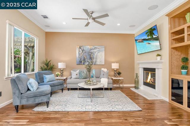 513 Mendota St, Brentwood CA: https://media.crmls.org/mediaz/631d8133-76b0-42a8-b395-d331c684e9a7.jpg