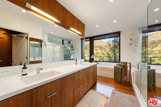 2020 Wattles Drive, Los Angeles CA: https://media.crmls.org/mediaz/631df738-0a4d-43a4-a278-9c9d17ae6909.jpg