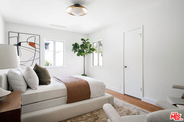 363 N Kings Road, Los Angeles CA: https://media.crmls.org/mediaz/631e537d-7fb6-48c3-ab27-4083b492e5c1.jpg