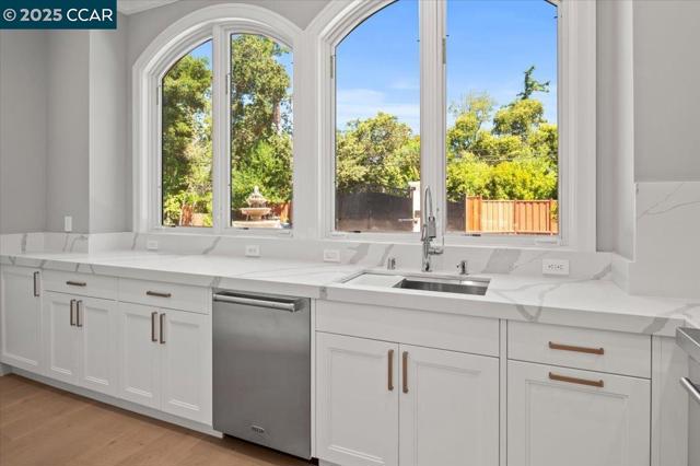 74 Middlefield Rd, Atherton CA: https://media.crmls.org/mediaz/631e87cd-6951-4e7a-9f85-86f5961c9799.jpg