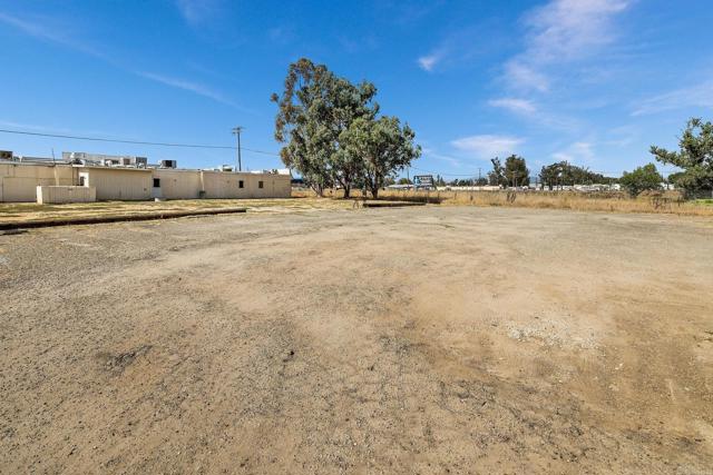 2548 Main Street, Ramona CA: https://media.crmls.org/mediaz/631e9262-e2d1-4759-ad20-281003eab8dc.jpg
