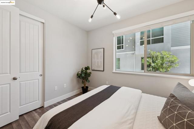 6757 Skyview Dr, Oakland CA: https://media.crmls.org/mediaz/631f0607-778c-4d7e-bbf4-1af9469df54e.jpg