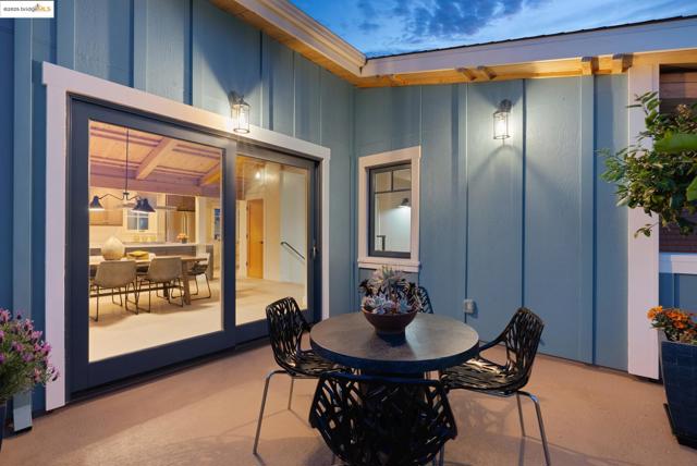 4428 Howe St, Oakland CA: https://media.crmls.org/mediaz/631f183e-0ed6-4214-a351-753a94b6f59c.jpg