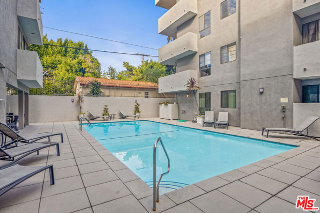 12115 San Vicente Boulevard, Los Angeles CA: https://media.crmls.org/mediaz/631fdfb0-7e03-4757-8104-40f61503bd65.jpg