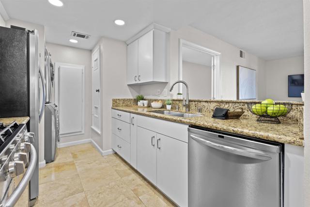 Detail Gallery Image 4 of 35 For 795 Brookstone #201,  Chula Vista,  CA 91913 - 2 Beds | 2 Baths