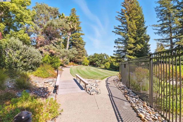 102 Rolling Green Cir, Pleasant Hill CA: https://media.crmls.org/mediaz/63208785-2d68-4f85-827e-007e1b676684.jpg