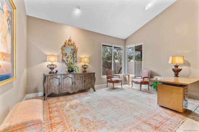 2885 Caminito Merion, La Jolla CA: https://media.crmls.org/mediaz/6320ee52-a422-4a63-a100-0c0d005c1c4d.jpg