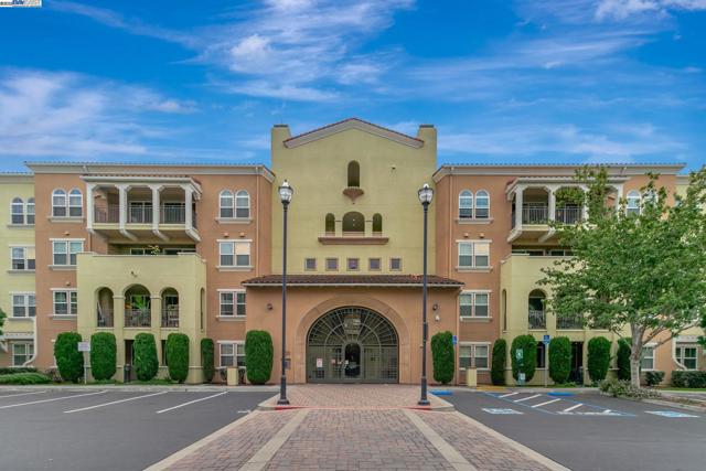 700 Building