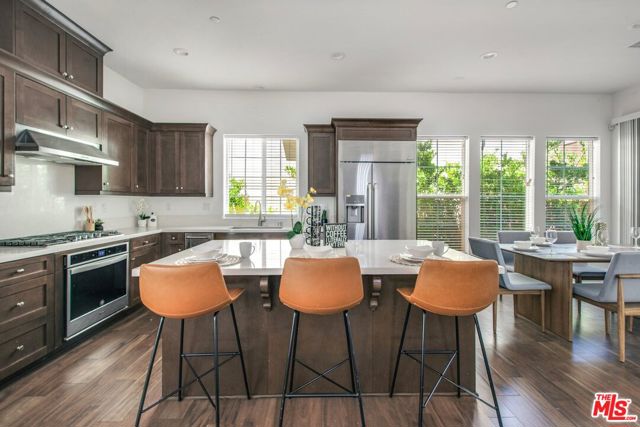 20659 W Beech Circle, Porter Ranch CA: https://media.crmls.org/mediaz/6321d403-a17a-4595-9eac-8c409b308988.jpg