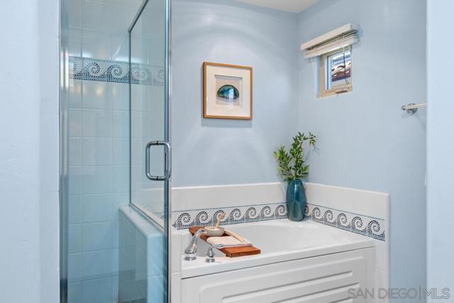 814 Kingston Ct, San Diego CA: https://media.crmls.org/mediaz/63221e3d-0769-4b37-8462-de877ceadc2c.jpg
