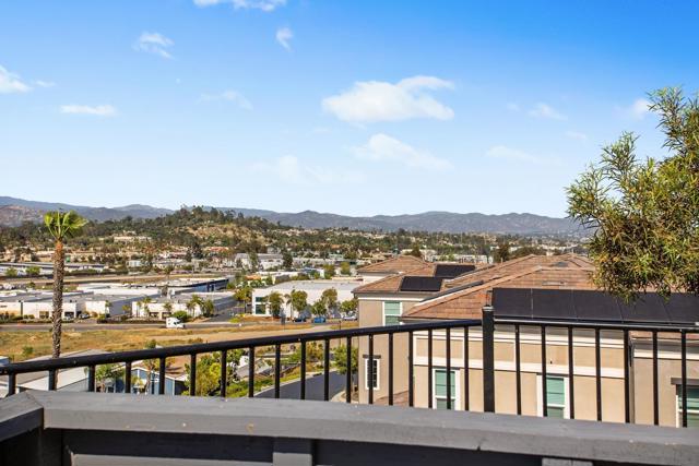 1202 Sunrise Vw, San Marcos CA: https://media.crmls.org/mediaz/6322548b-9f14-46d2-9ed8-670b9ff12727.jpg
