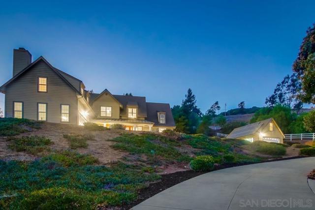 2543 Daisy Ln, Fallbrook CA: https://media.crmls.org/mediaz/632364e2-b8eb-4ef2-8786-eeba82767c0b.jpg