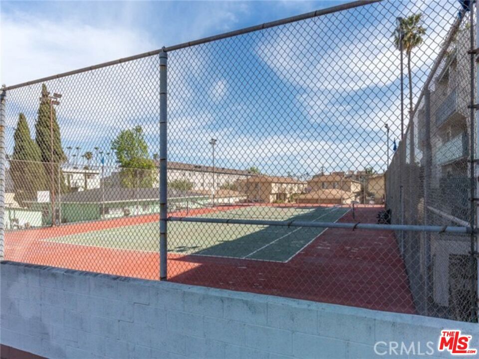 https://media.crmls.org/mediaz/63237ff9-8a36-4780-a76c-23fa9eea0808.jpg?preset=X-Large