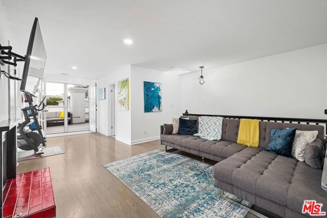 2622 2nd Street, Santa Monica CA: https://media.crmls.org/mediaz/6323ca1d-3f4b-4555-90bd-2216ce3924be.jpg