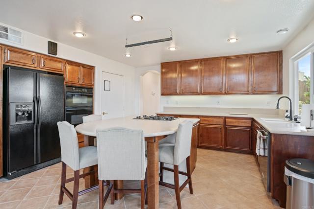 2288 Boulders Ct, Alpine CA: https://media.crmls.org/mediaz/63254b5e-0ce7-4826-96d9-9acd4bc98952.jpg