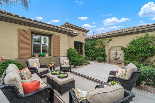 81390 Corte Trigo, Indio CA: https://media.crmls.org/mediaz/6326d638-995e-42c6-b3be-7fa333f613d5.jpg