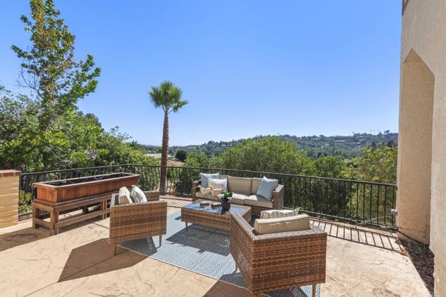 2839 Lakemont Drive, Fallbrook CA: https://media.crmls.org/mediaz/6327798f-2a0b-4eed-bb0d-e93496023bb4.jpg