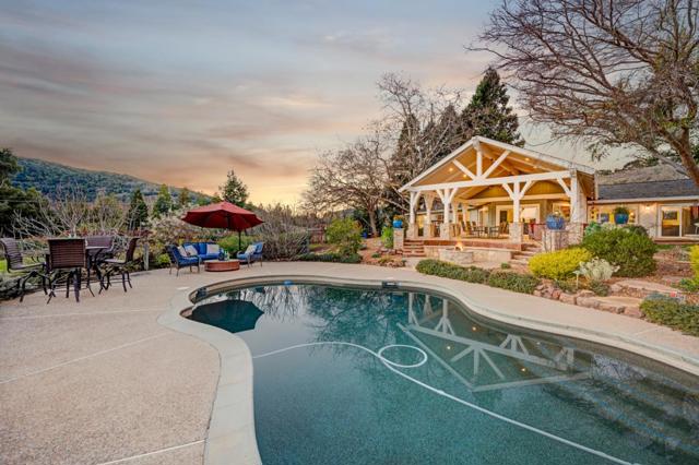 12170 Calle Uvas, Gilroy CA: https://media.crmls.org/mediaz/63278116-3714-46ed-98a5-65a260a84885.jpg