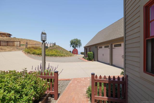 17743 S Mesa Drive, Pauma Valley CA: https://media.crmls.org/mediaz/6327d704-564a-4719-9f0e-707abe803cb4.jpg