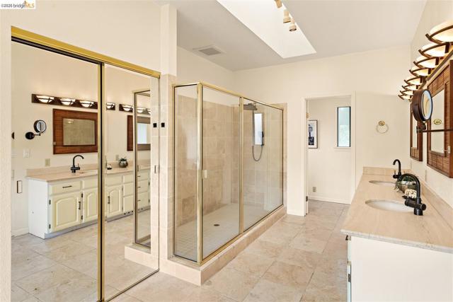 6065 Dimm Way, Richmond CA: https://media.crmls.org/mediaz/63281d87-2d29-4444-98db-7ac7d669e33b.jpg