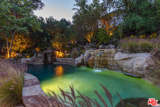 1064 Meadows End Drive, Calabasas CA: https://media.crmls.org/mediaz/632852cb-2d64-44c4-8f66-d2f8899269f7.jpg