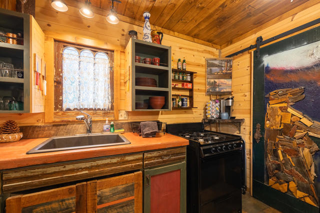 40114 Esterly Lane, Big Bear CA: https://media.crmls.org/mediaz/6328b235-e8b9-4854-877f-f7e58f035338.jpg