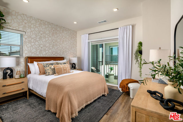13995 Foothill Boulevard, Fontana CA: https://media.crmls.org/mediaz/6328bae2-a88f-459e-829a-bd32303a4bc8.jpg