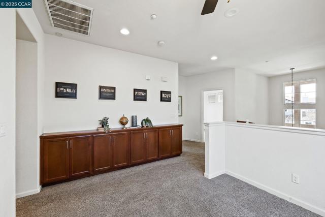 127 Sanford Ct, Brentwood CA: https://media.crmls.org/mediaz/63296187-232b-4ebf-913a-a2f2242e5cae.jpg