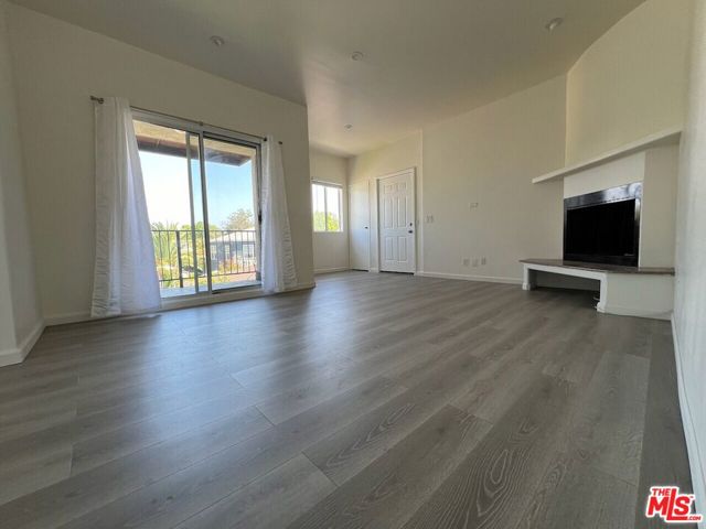 1837 18th Street, Santa Monica CA: https://media.crmls.org/mediaz/63298fa4-2f6e-4a3c-8e28-a554c7469982.jpg