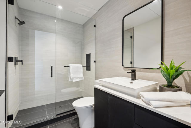 461 Lake Sherwood Drive, Lake Sherwood CA: https://media.crmls.org/mediaz/63299bac-a87e-429a-889b-12d5ded47038.jpg