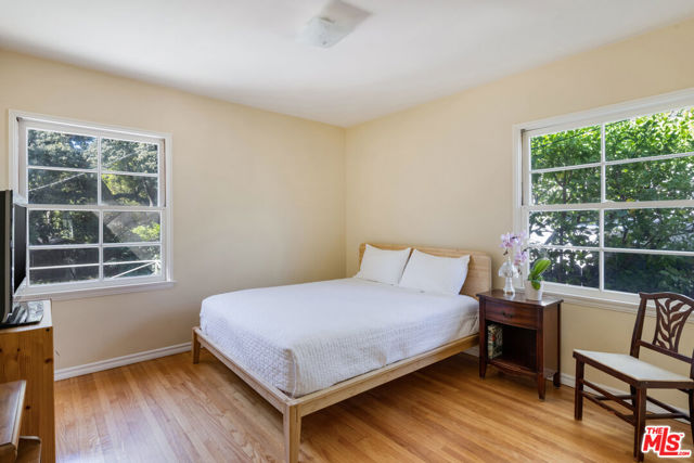 2426 New York Drive, Altadena CA: https://media.crmls.org/mediaz/632b935a-eca2-4bfa-bc1f-e0c0f4a0af66.jpg
