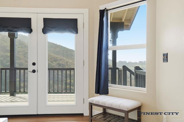 Detail Gallery Image 12 of 65 For 1925 Robinhood Rd, Vista,  CA 92084 - 5 Beds | 4/1 Baths