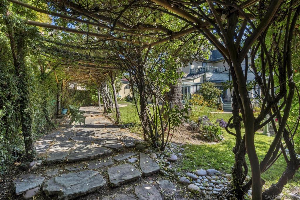 700 Juniper - photo 15