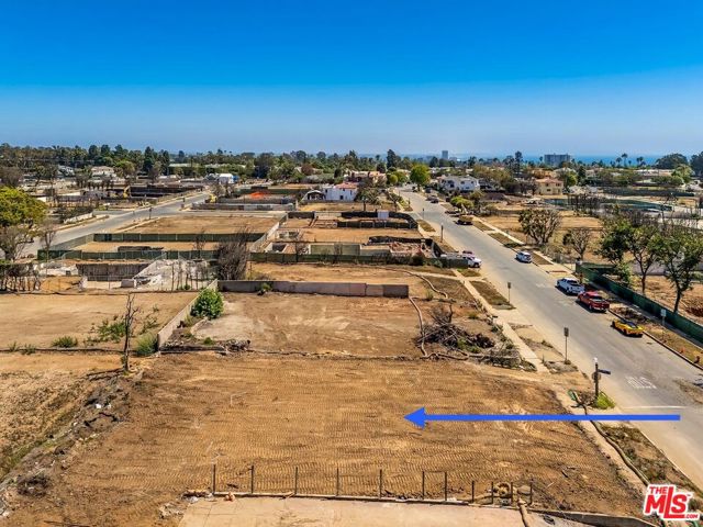 790 Alma Real Drive, Pacific Palisades CA: https://media.crmls.org/mediaz/632c35f0-2aed-45c4-a5c2-f97cfceb8e32.jpg