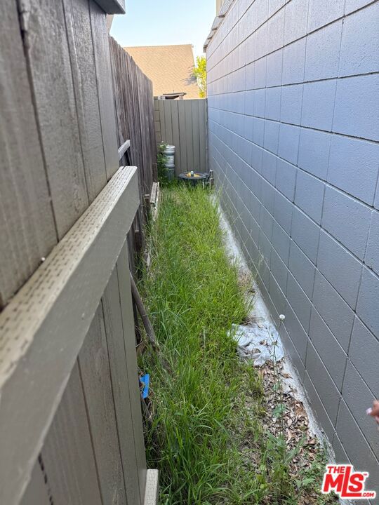 180 E Pepper Drive, Long Beach CA: https://media.crmls.org/mediaz/632c57f4-1a84-491a-bc77-0ca0ce5734f7.jpg