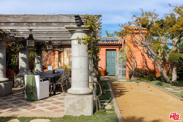 93 Laurel Drive, Rancho Palos Verdes CA: https://media.crmls.org/mediaz/632c7e45-05d5-4103-acc1-4321320493ab.jpg