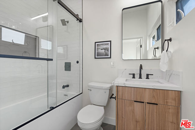 705 6th Avenue, Venice CA: https://media.crmls.org/mediaz/632cfc6c-4b62-408b-8276-2cefa62dee92.jpg