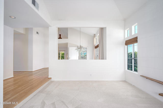 3695 Mapleknoll Place, Thousand Oaks CA: https://media.crmls.org/mediaz/632d0386-ad80-4429-80b6-f8134d5ec02c.jpg