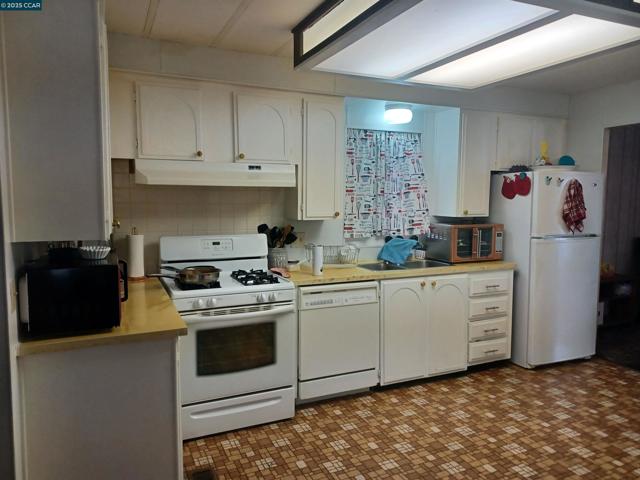 171 Sunset Dr., Pittsburg CA: https://media.crmls.org/mediaz/632d311b-1c04-4995-a7dc-2aa419d7a0af.jpg