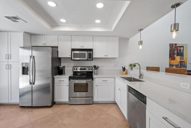 76495 Daffodil Drive, Palm Desert CA: https://media.crmls.org/mediaz/632d8887-42ac-4170-94d8-3cb479e6876d.jpg
