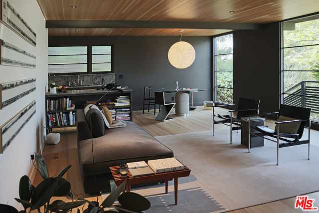 4934 La Roda Avenue, Los Angeles CA: https://media.crmls.org/mediaz/632e4328-0847-4a7d-8944-e698f11e7e73.jpg