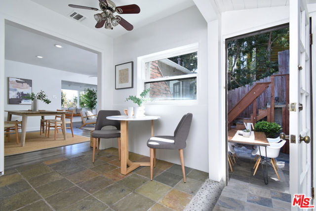 15200 Del Gado Drive, Sherman Oaks CA: https://media.crmls.org/mediaz/632e6b4a-7dc1-4823-b4ec-c78441cecb70.jpg