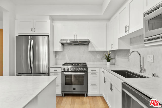 4180 Fair Avenue, Studio City CA: https://media.crmls.org/mediaz/632eaac1-1c4e-4fda-8a38-4a2790be3216.jpg