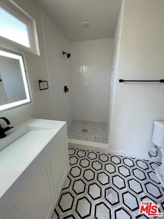 553 N Flores Street, West Hollywood CA: https://media.crmls.org/mediaz/632f3b2e-a978-4253-ae29-21fd46bdd2c1.jpg