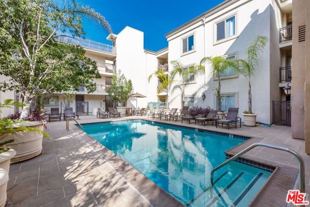 141 S Clark Drive, West Hollywood CA: https://media.crmls.org/mediaz/632f44f9-6e27-4590-9fe7-298236ff5dc0.jpg