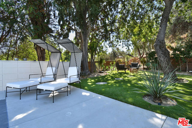 20150 Delita Drive, Woodland Hills CA: https://media.crmls.org/mediaz/632f5f12-2028-460d-acd4-54e57550d4bc.jpg