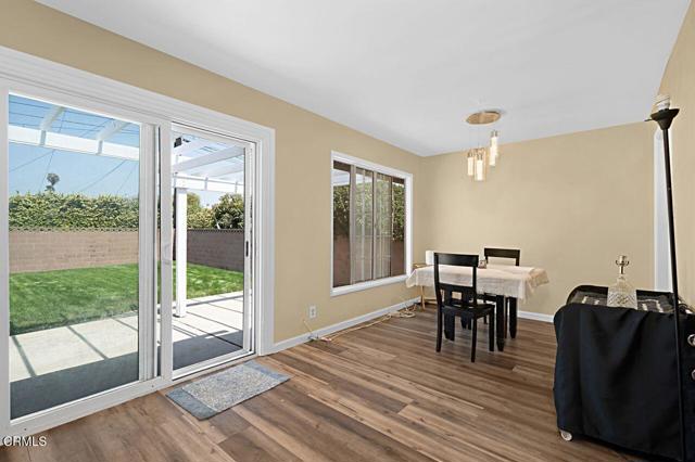 1127 Douglas Avenue, Oxnard CA: https://media.crmls.org/mediaz/632fe2e4-183d-42a4-adc8-426422e4d04f.jpg