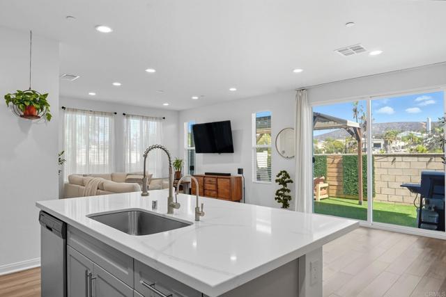 Detail Gallery Image 7 of 37 For 2607 Nanza, Spring Valley,  CA 91977 - 3 Beds | 2/1 Baths